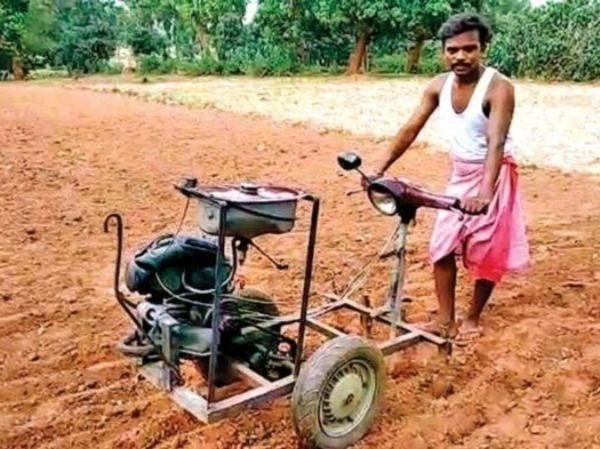 Low cost tractor made out of old scooter in Jharkhand